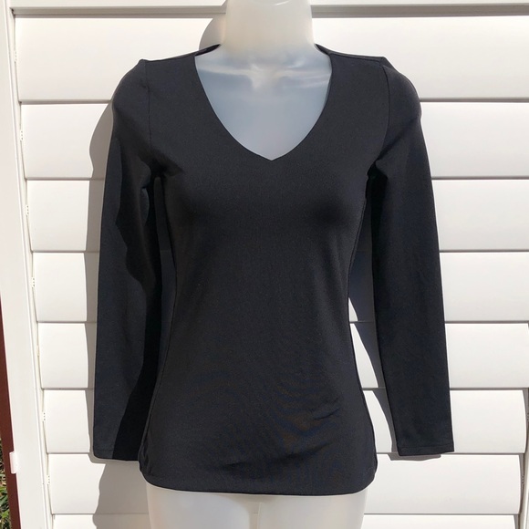 Aritzia Tops - NWT Aritzia Contour Top in Black